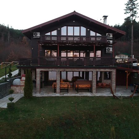 Villa Iskar Lake Residence By Bookvillabg Shtarkelovo Gnezdo Exterior foto