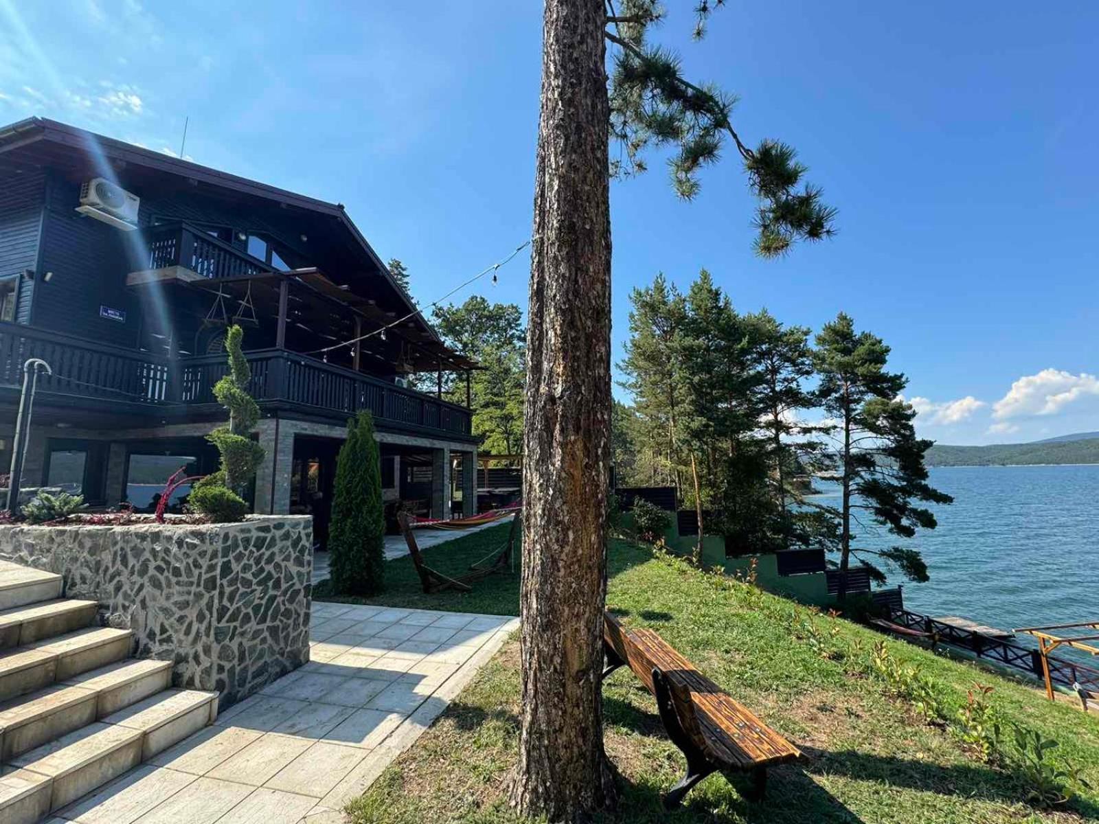 Villa Iskar Lake Residence By Bookvillabg Shtarkelovo Gnezdo Exterior foto