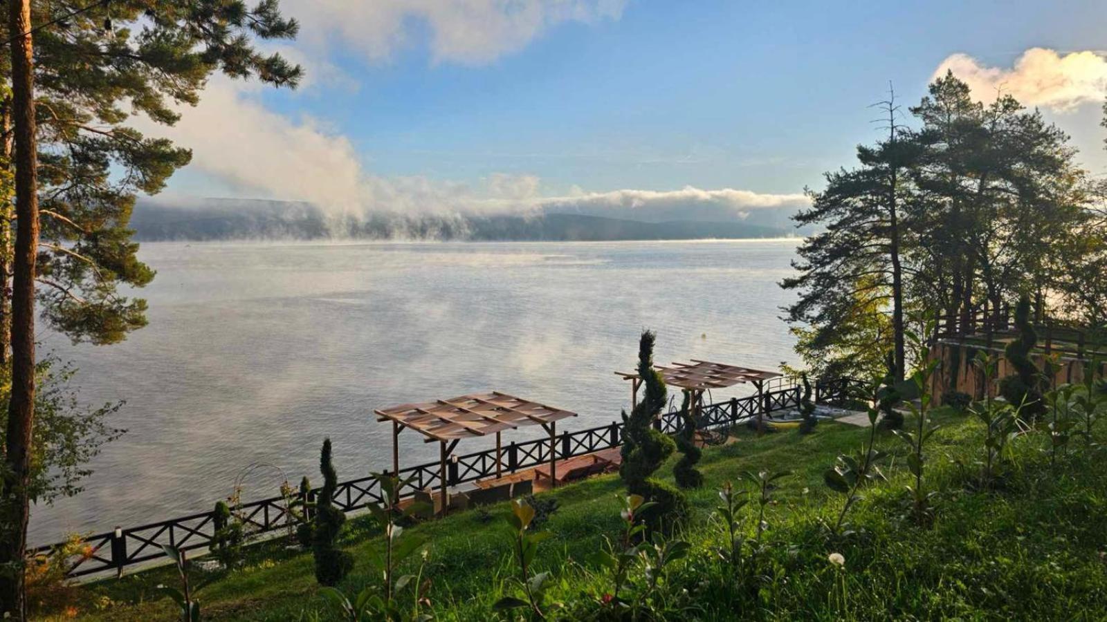 Villa Iskar Lake Residence By Bookvillabg Shtarkelovo Gnezdo Exterior foto